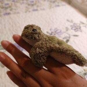 Wishpets | Mini Hugging Turtle keychain